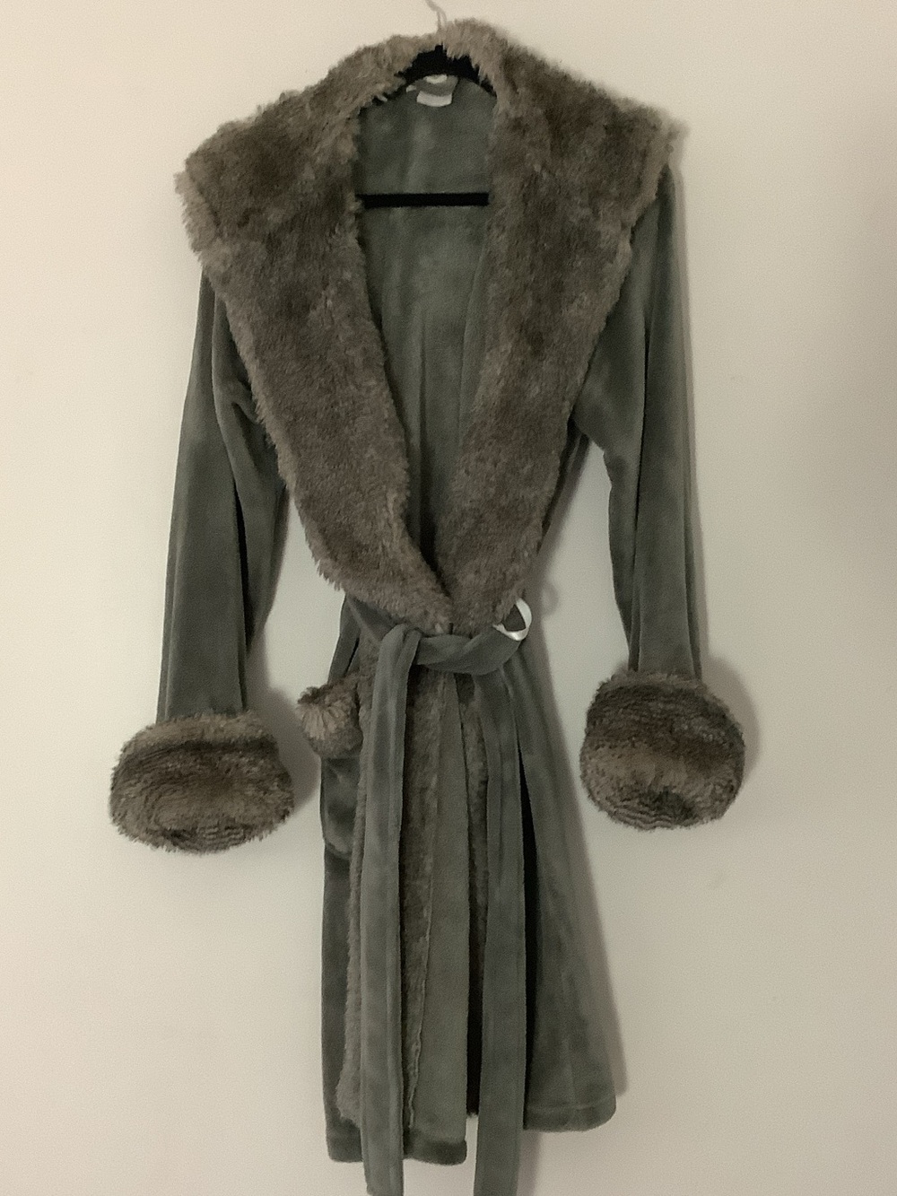Pottery Barn Plush Ombré Gray Robe  Faux-Fur Trim Robe Pockets Belt